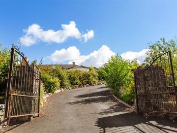 400,000 | Newtown, Tinahely, County Wicklow Quinn...