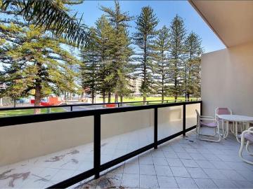 4/17 Colley Terrace, GLENELG, SA 5045