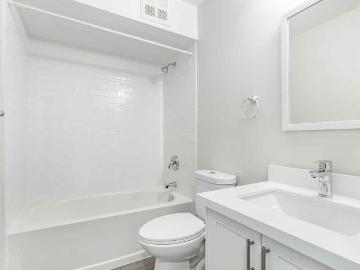 45 Charlton Avenue West 1 Bedroom Apartment for Rent at...