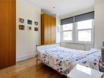4 bed flat for sale