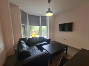 4 Bed Flat 1, 47 Clarendon Road, Woodhouse, Leeds LS2...