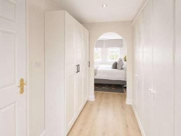 5 bed house for sale