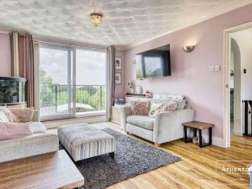4 bed house for sale