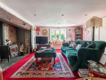 4 bed house for sale