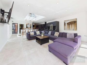 4 bed house for sale