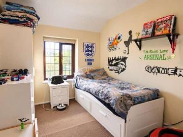 4 bed house for sale