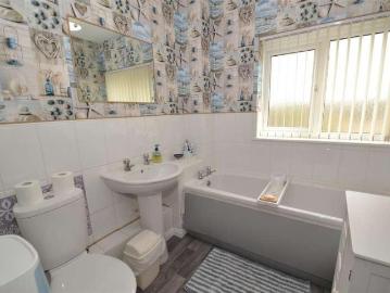 4 bed house for sale
