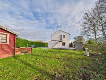 4 bed house for sale