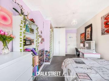 4 bed house for sale