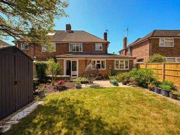 4 bed house for sale