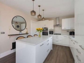 4 bed house for sale