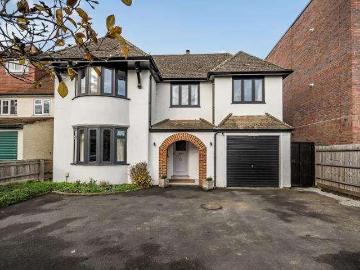 4 bed house for sale