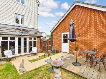 4 bed house for sale