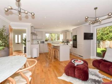 4 bed house for sale