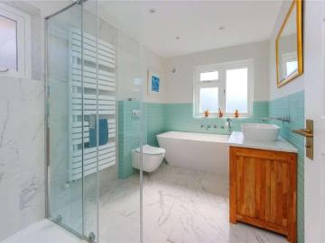 4 bed house for sale