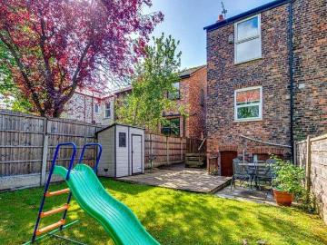 4 bed house for sale