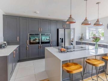 4 bed house for sale