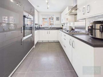4 bed house for sale