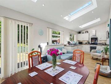 4 bed house for sale