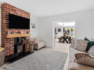 4 bed house for sale