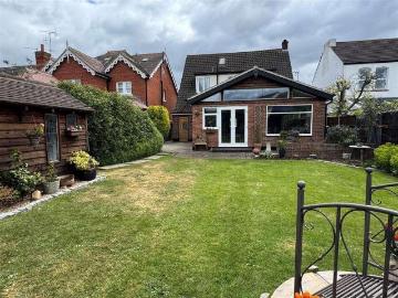 4 bed house for sale