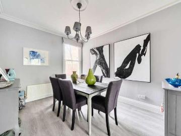 4 bed house for sale