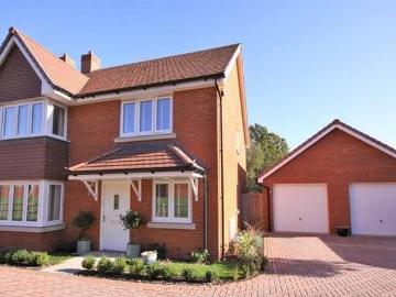 4 bedroom detached house for sale in Cleverley Rise...