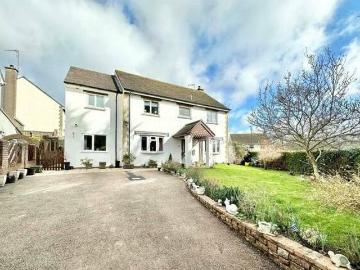 4 bedroom detached house for sale in Bathams Close...