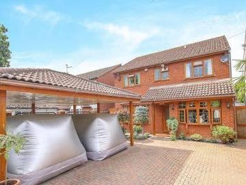 4 bedroom detached house for sale in Derby Road...