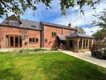 4 Bedroom Detached House For Sale In Hallow