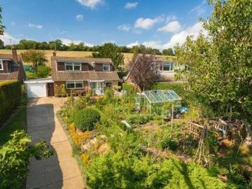 4 bedroom detached house for sale in Heathfield Way...
