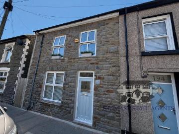 4 bedroom end of terrace house for sale