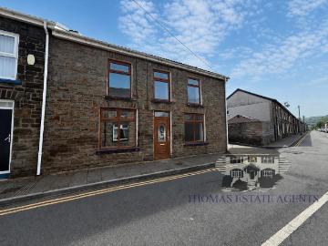 4 bedroom end of terrace house for sale