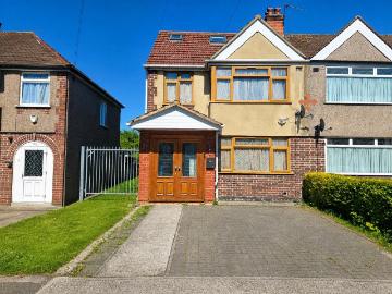 4 bedroom end of terrace house for sale