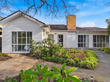 4 Bedroom House Blackburn South VIC 104072035