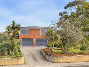 4 Bedroom House Kingston, TAS 104867572