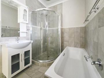 4 Bedroom House in Ferndale
