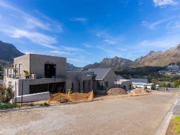 4 Bedroom House in Hout Bay