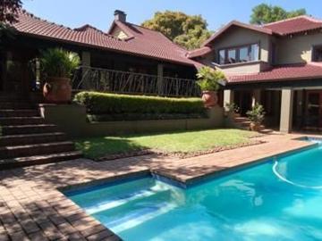 4 Bedroom House in Maroeladal