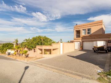 4 Bedroom House in West Beach