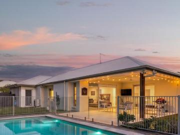 4 Bedroom House Mountain Creek QLD 103428096
