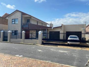 4 Bedroom house to rent in Wynberg, Cape Town