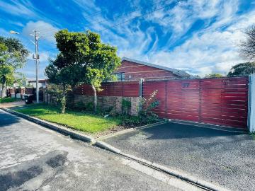 4 Bedroom house to rent in Lansdowne, Cape Town