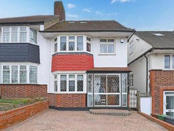 4 Bedroom Semi detached House For Sale In Chingford