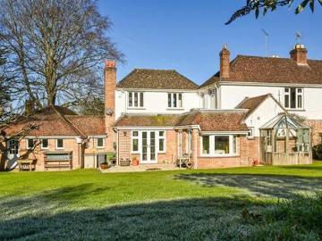 4 Bedroom Semi detached House For Sale In Nr...