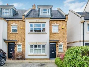 4 bedroom semidetached house for rent in Roper Crescent...