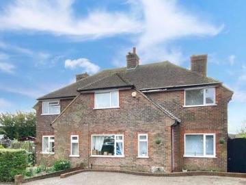 4 bedroom semidetached house for sale in Nicholls Close...