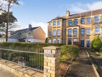 4 Bedroom Town House For Sale In Pwllheli, Gwynedd