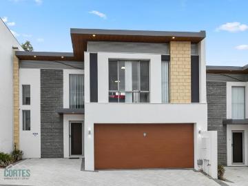 4 Bedroom Townhouse Hamilton Hill WA 64074290