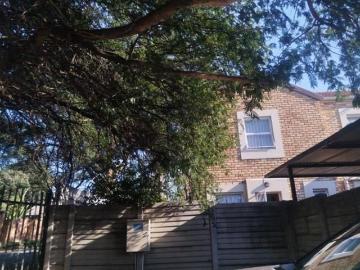 4 Bedroom Townhouse in Wilgeheuwel